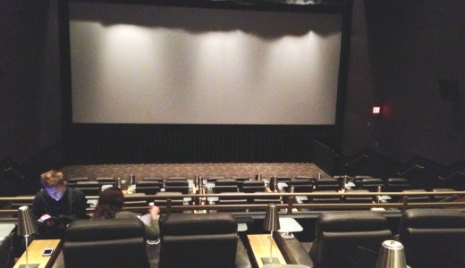 ちょっとリッチな映画館「Cinepolis Luxury Cinemas」ではご飯＆お酒も楽しめる！