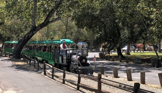 Irvine Regional Parkは動物園・レンタルサイクル・乗馬・列車・ボート等が楽しめる一日中過ごしたいお出かけスポット