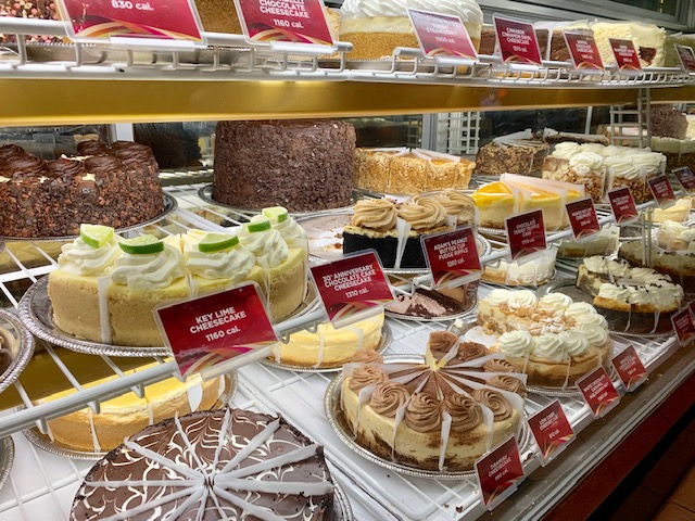 なんと36種類のチーズケーキ さらに料理も250種類以上 Cheesecake Factory は楽しい食事処 Taekoのlaへいこう